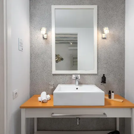 Lindos Comfy Suites 4*