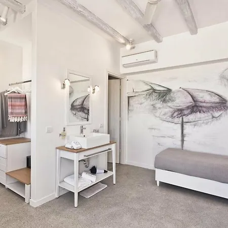 Lindos Comfy Suites 4*