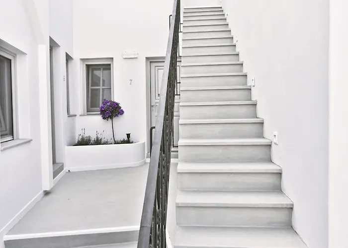 Comfy Πανσιόν 4*